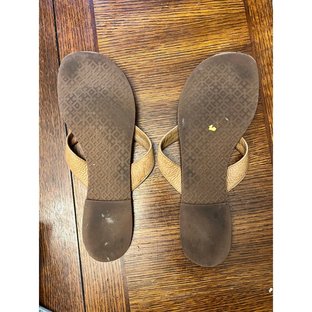 Tory Burch Gold Leather Medallion Logo Thong Sandals Flip Flops Sz 8.5 - Picture 7 of 10